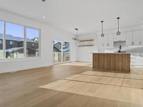 4743 Alwood Bend Bend, Edmonton, AB - Indoor Photo Showing Kitchen