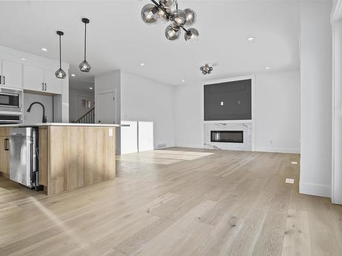 4743 Alwood Bend Bend, Edmonton, AB - Indoor Photo Showing Kitchen With Upgraded Kitchen