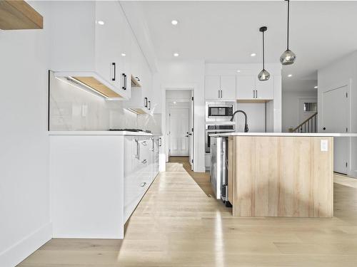 4743 Alwood Bend Bend, Edmonton, AB - Indoor Photo Showing Kitchen With Upgraded Kitchen