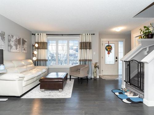 16712 15 Avenue, Edmonton, AB - Indoor Photo Showing Living Room