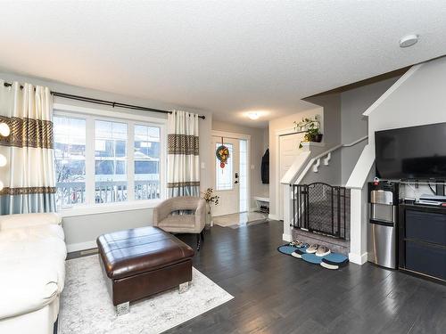 16712 15 Avenue, Edmonton, AB - Indoor Photo Showing Living Room