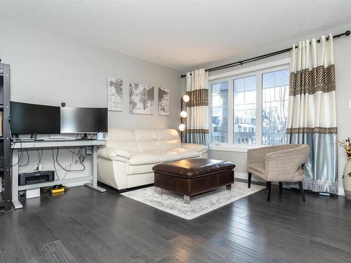 16712 15 Avenue, Edmonton, AB - Indoor Photo Showing Living Room