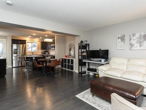 16712 15 Avenue, Edmonton, AB - Indoor Photo Showing Living Room