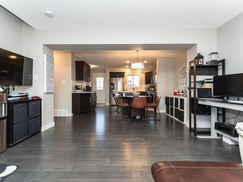 16712 15 Avenue, Edmonton, AB - Indoor Photo Showing Living Room