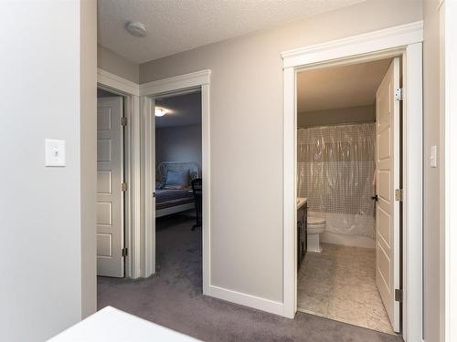 16712 15 Avenue, Edmonton, AB - Indoor Photo Showing Bathroom