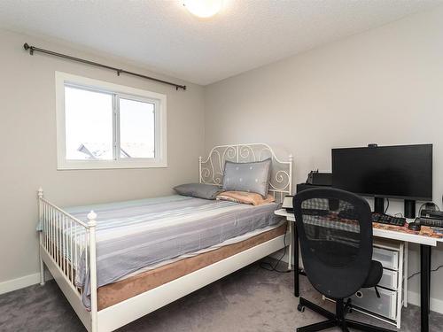 16712 15 Avenue, Edmonton, AB - Indoor Photo Showing Bedroom