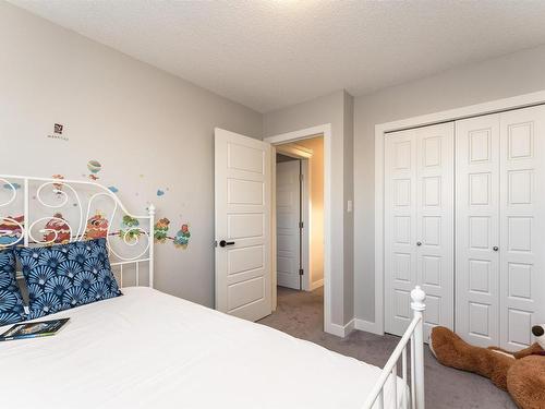 16712 15 Avenue, Edmonton, AB - Indoor Photo Showing Bedroom