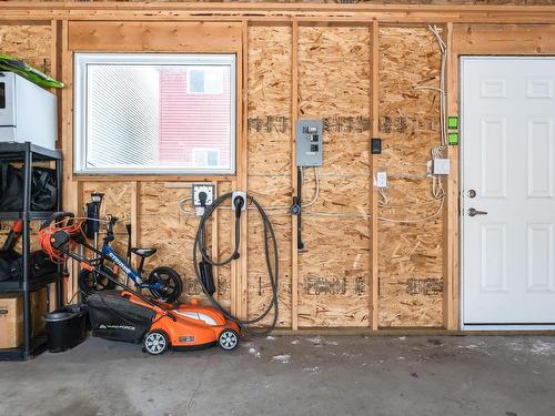 16712 15 Avenue, Edmonton, AB - Indoor Photo Showing Garage