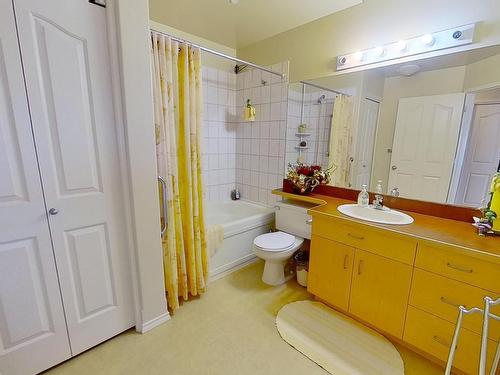 18 920 119 Street, Edmonton, AB - Indoor Photo Showing Bathroom