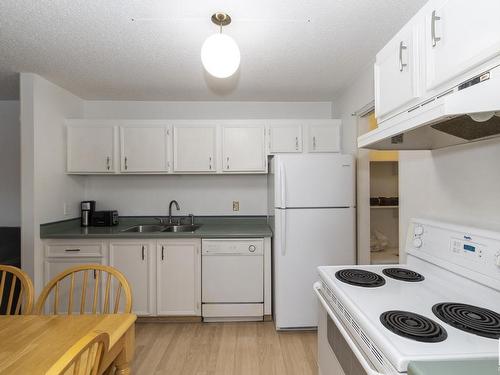 92 2703 79 Street, Edmonton, AB - Indoor Photo Showing Kitchen With Double Sink