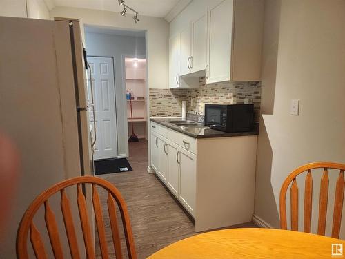 6A 13220 Fort Road, Edmonton, AB - Indoor Photo Showing Kitchen