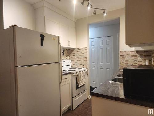 6A 13220 Fort Road, Edmonton, AB - Indoor Photo Showing Kitchen