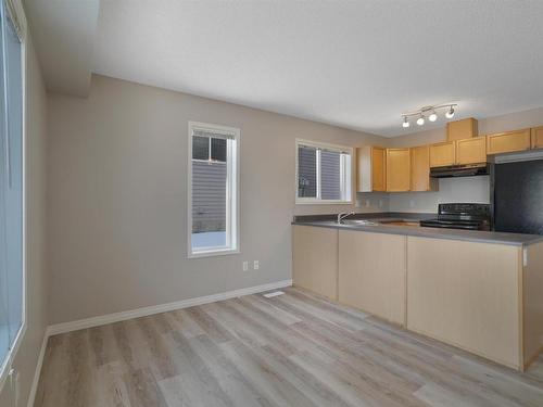 41 130 Hyndman Crescent, Edmonton, AB - Indoor Photo Showing Kitchen With Double Sink