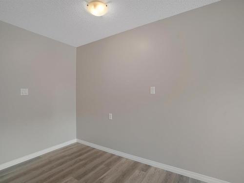 41 130 Hyndman Crescent, Edmonton, AB - Indoor Photo Showing Other Room