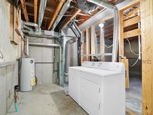 41 130 Hyndman Crescent, Edmonton, AB - Indoor Photo Showing Laundry Room