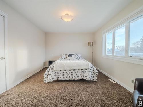 4403 115 Avenue, Edmonton, AB - Indoor Photo Showing Bedroom