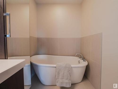 4403 115 Avenue, Edmonton, AB - Indoor Photo Showing Bathroom