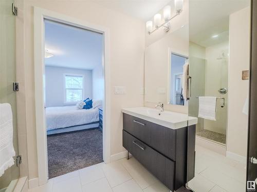 4403 115 Avenue, Edmonton, AB - Indoor Photo Showing Bathroom