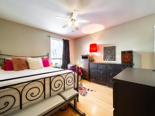 9848 87 Avenue, Edmonton, AB - Indoor Photo Showing Bedroom