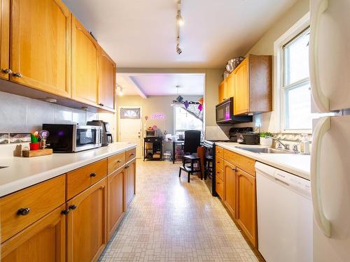 9848 87 Avenue, Edmonton, AB - Indoor Photo Showing Kitchen