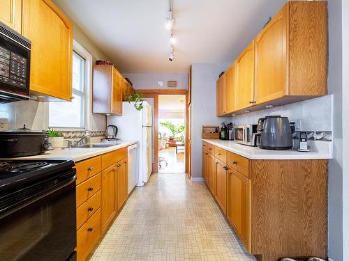 9848 87 Avenue, Edmonton, AB - Indoor Photo Showing Kitchen