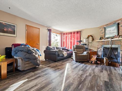 25021 17 Street, Edmonton, AB - Indoor Photo Showing Living Room