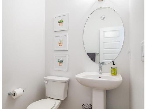 5710 Keeping Crescent, Edmonton, AB - Indoor Photo Showing Bathroom