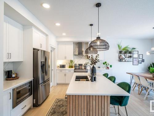 5710 Keeping Crescent, Edmonton, AB - Indoor Photo Showing Kitchen With Double Sink With Upgraded Kitchen