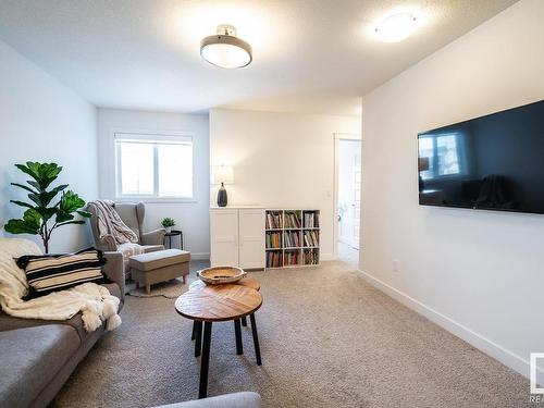 5710 Keeping Crescent, Edmonton, AB - Indoor Photo Showing Living Room