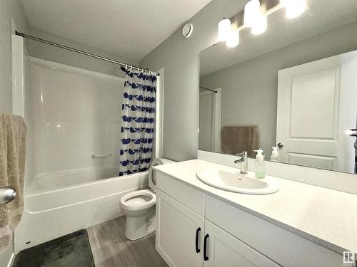 4034 Chappelle Green Green, Edmonton, AB - Indoor Photo Showing Bathroom