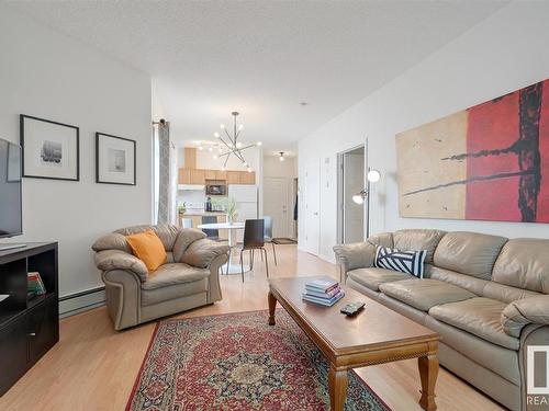 104 10719 80 Avenue Nw, Edmonton, AB - Indoor Photo Showing Living Room