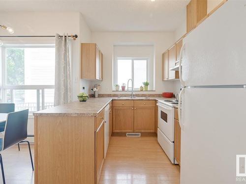 104 10719 80 Avenue Nw, Edmonton, AB - Indoor Photo Showing Kitchen