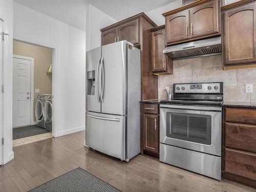 2038 33B Street Nw, Edmonton, AB - Indoor Photo Showing Kitchen