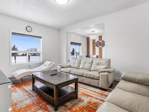 2038 33B Street Nw, Edmonton, AB - Indoor Photo Showing Living Room