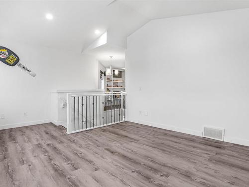 2038 33B Street Nw, Edmonton, AB - Indoor Photo Showing Other Room