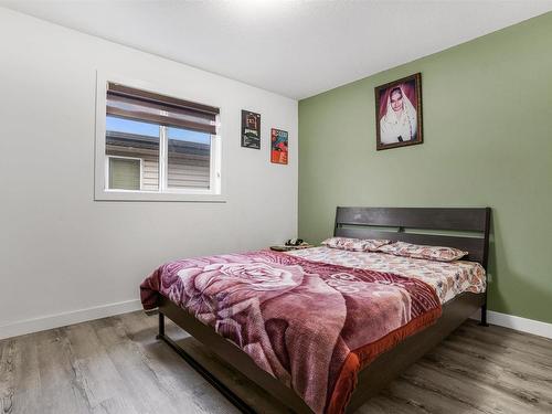 2038 33B Street Nw, Edmonton, AB - Indoor Photo Showing Bedroom