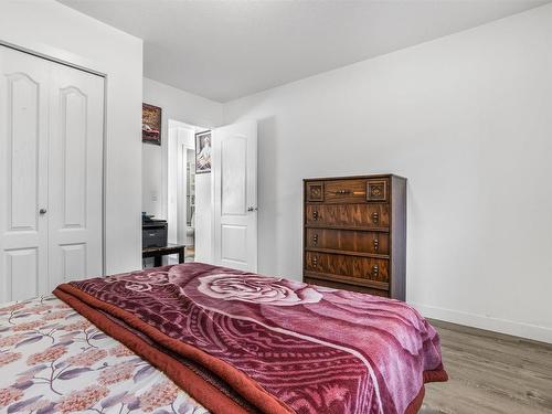 2038 33B Street Nw, Edmonton, AB - Indoor Photo Showing Bedroom