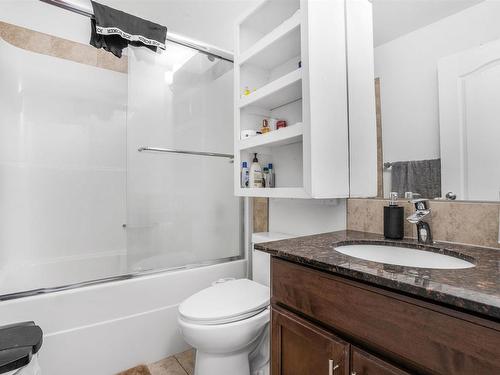 2038 33B Street Nw, Edmonton, AB - Indoor Photo Showing Bathroom