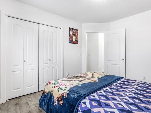 2038 33B Street Nw, Edmonton, AB - Indoor Photo Showing Bedroom