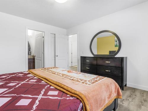 2038 33B Street Nw, Edmonton, AB - Indoor Photo Showing Bedroom