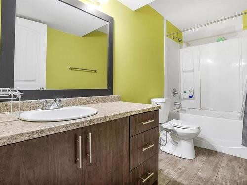 2038 33B Street Nw, Edmonton, AB - Indoor Photo Showing Bathroom