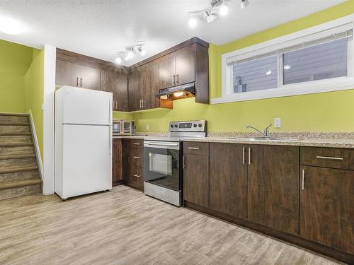 2038 33B Street Nw, Edmonton, AB - Indoor Photo Showing Kitchen