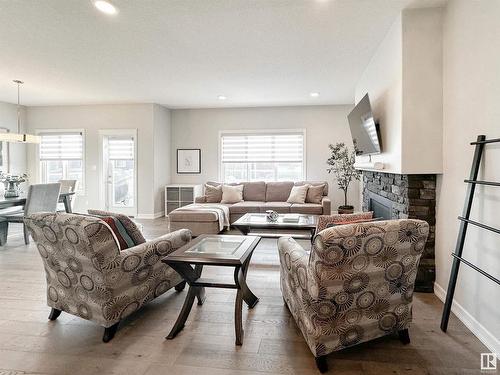 6516 Elston Loop, Edmonton, AB - Indoor Photo Showing Living Room