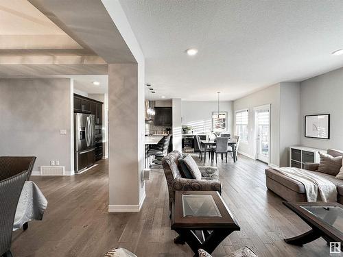 6516 Elston Loop, Edmonton, AB - Indoor Photo Showing Living Room