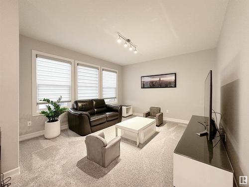 6516 Elston Loop, Edmonton, AB - Indoor Photo Showing Living Room