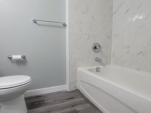 11406 82 Street, Edmonton, AB - Indoor Photo Showing Bathroom