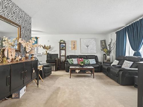 9807 164 Street Nw, Edmonton, AB - Indoor Photo Showing Living Room