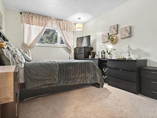 9807 164 Street Nw, Edmonton, AB - Indoor Photo Showing Bedroom