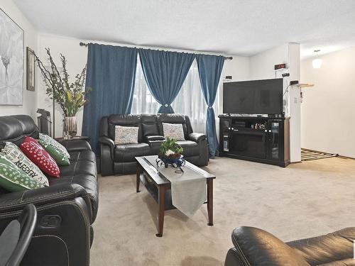 9807 164 Street Nw, Edmonton, AB - Indoor Photo Showing Living Room