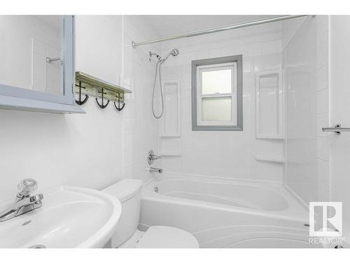 7641 112S Avenue, Edmonton, AB - Indoor Photo Showing Bathroom